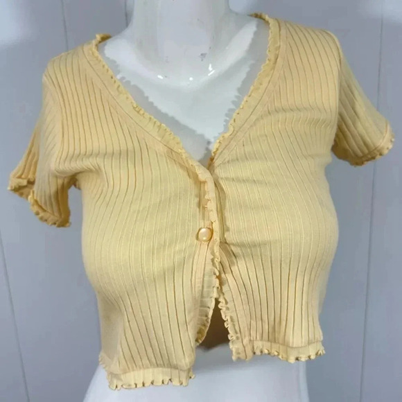 Me To We Pacsun Ribbed Button Front Yellow Crop Top Women’s Size M Stretch - Picture 1 of 6
